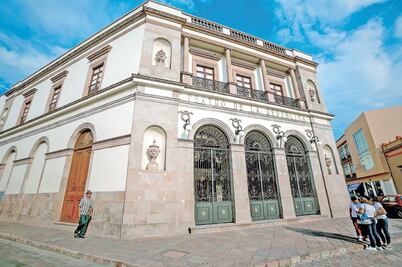 Va Senado por Teatro de la República
