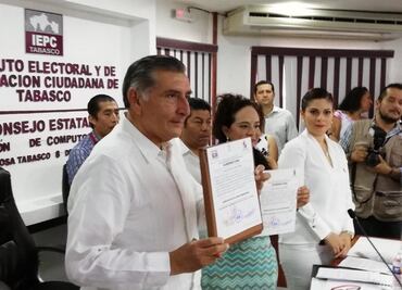 Adán Augusto López recibe constancia de mayoría en Tabasco