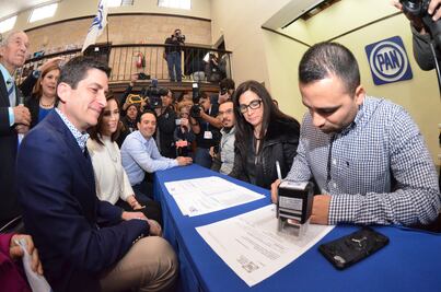 Felipe Cantú, se registra como candidato del PAN por alcaldía de Monterrey