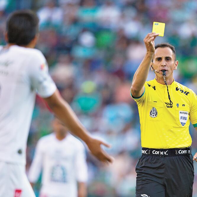 Luis Enrique Santander es uno de los jueces más criticados. (IMAGO7)