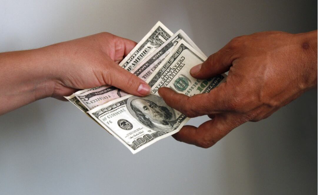 Cierra dólar en $20.90; la BMV pierde 1.24% 