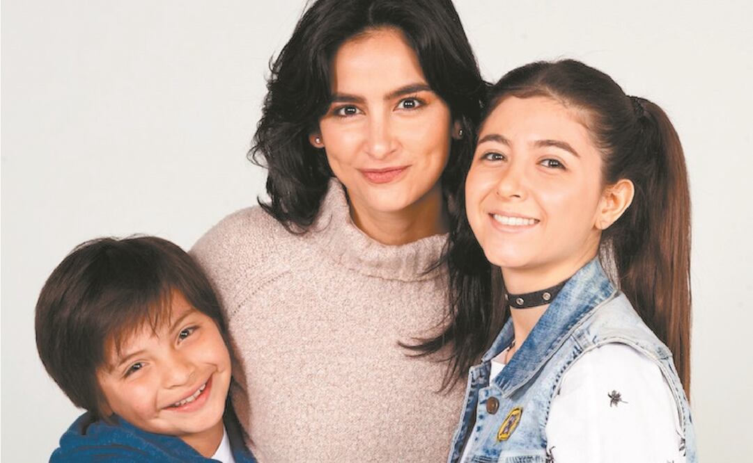 Hoyos interpreta a la jefa María Clara, quien es madre de dos hijos. Foto: Telemundo.