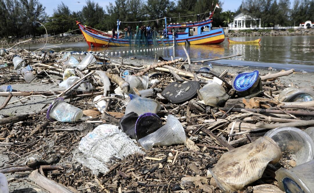 Empresarios y funcionarios del sector privado de los tres países determinaron dar “un enfoque de economía circular, apuntalando la innovación, el rediseño y apoyo a la transferencia de tecnología entre regiones”. Foto: EFE/Archivo