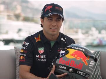 Checo Pérez lanza casco en homenaje a Pedro Rodríguez para el GP de Mónaco