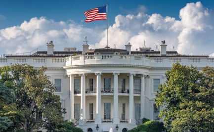 Juez ordena a la Casa Blanca levantar restricciones de acceso a agencia AP; asegura que gobierno no puede vetar a periodistas