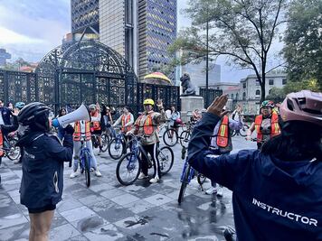 Alcaldía Miguel Hidalgo realiza la primera Rodada de Mujeres Libres; reciben capacitación en defensa personal mientras usan la bici