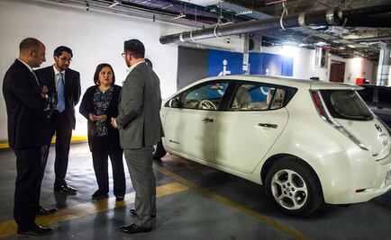 A subasta, flotilla de 170 autos de ex senadores