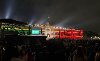 Con música de Luis Miguel y Juanga, asistentes al Zócalo calientan motores para recibir a Intocable