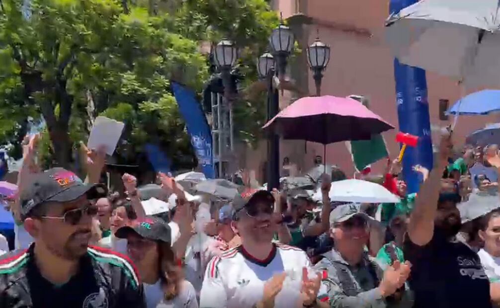 La celebración dejó en claro que el futbol continúa siendo un punto de unión para las familias potosinas.
Foto: Jazmín Ramírez García.
