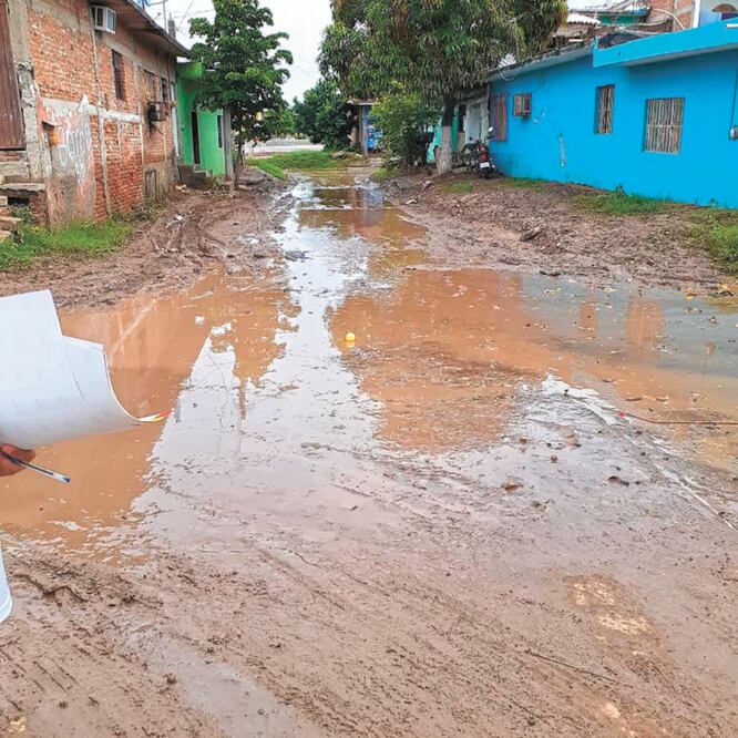 En los municipios sinaloenses que sufrieron mayores daños por la tormenta tropical Ivo se desplegó personal de salud para verificar la calidad del agua potable. En Baja California Sur, el inicio de clases se retrasó en el ayuntamiento de Comondú. ESPECIAL
