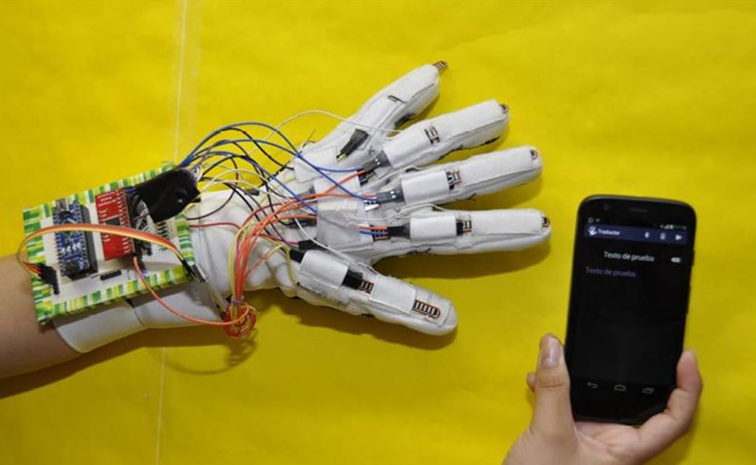 Forma palabras y frases que son transmitidas Bluetooth. Foto: EFE