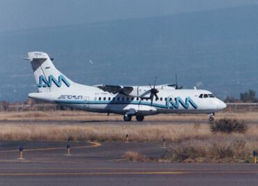 Sobrecargos de Aeromar aplazan estallamiento a huelga