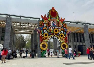 Día de las Madres: Panteón Dolores se llena de flores y música para recordar a las mamás que partieron del mundo terrenal
