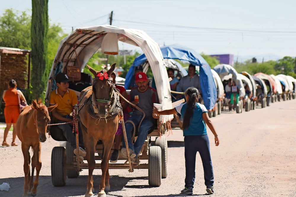Durante la peregrinación, los fieles viajan en carretas, hacen tres estaciones y duermen a la intemperie, en colchonetas o cobijas tendidas en la tierra. Foto: de Francisco Rodríguez