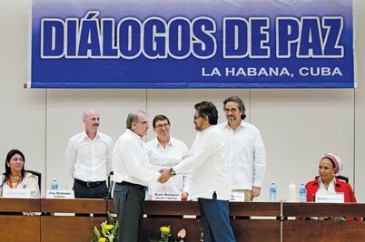 Gobierno colombiano y FARC firman pacto sobre víctimas