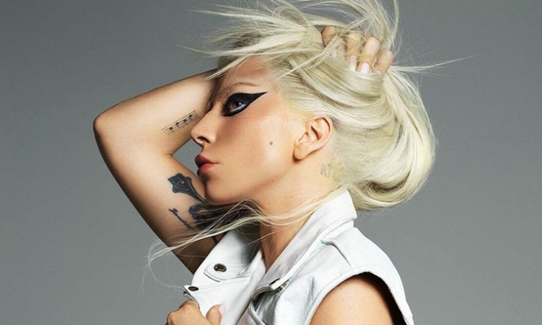 Si ya era mucha la euforia que generó saber que Joaquin Phoenix volverá a encarnar a Joker, en la segunda parte de la película, la noticia que Lady Gaga podría integrarse al elenco para interpretar a Harley Quinn causa fascinación, por lo que las y los fanáticos del universo extendido de DC se preguntan si el director de la cinta, Todd Phillips, fusionara los géneros drama y musical en la próxima entrega. 