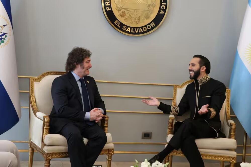 El presidente argentino, Javier Milei, y el mandatario salvadoreño Nayib Bukele. Foto: Especial