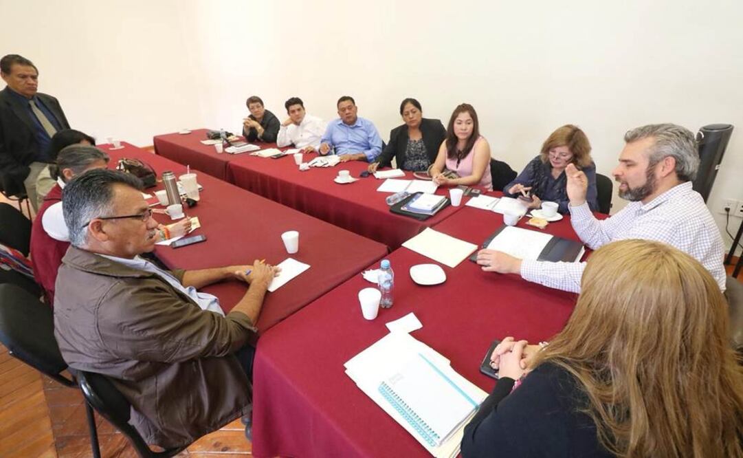 Diputados de Morena piden a magisterio michoacano liberar vías del tren y regresar a clases