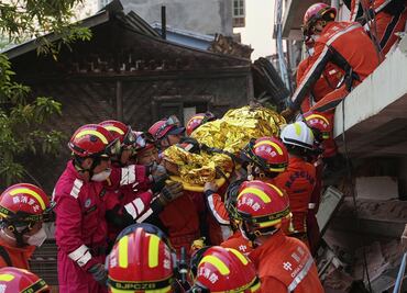 FOTOS: Rescatistas buscan supervivientes en Myanmar y Tailandia tras terremoto; van casi 3 mil muertos