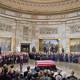 Rinden honores a  H. W. Bush en Capitolio