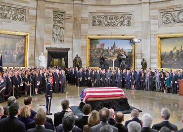 Rinden honores a H. W. Bush en Capitolio