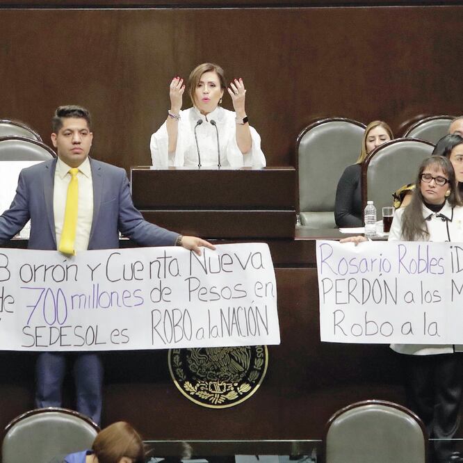 Rosario Robles, titular de la Sedatu, compareció frente al pleno de la Cámara de Diputados. Foto: IVÁN STEPHENS. EL UNIVERSAL