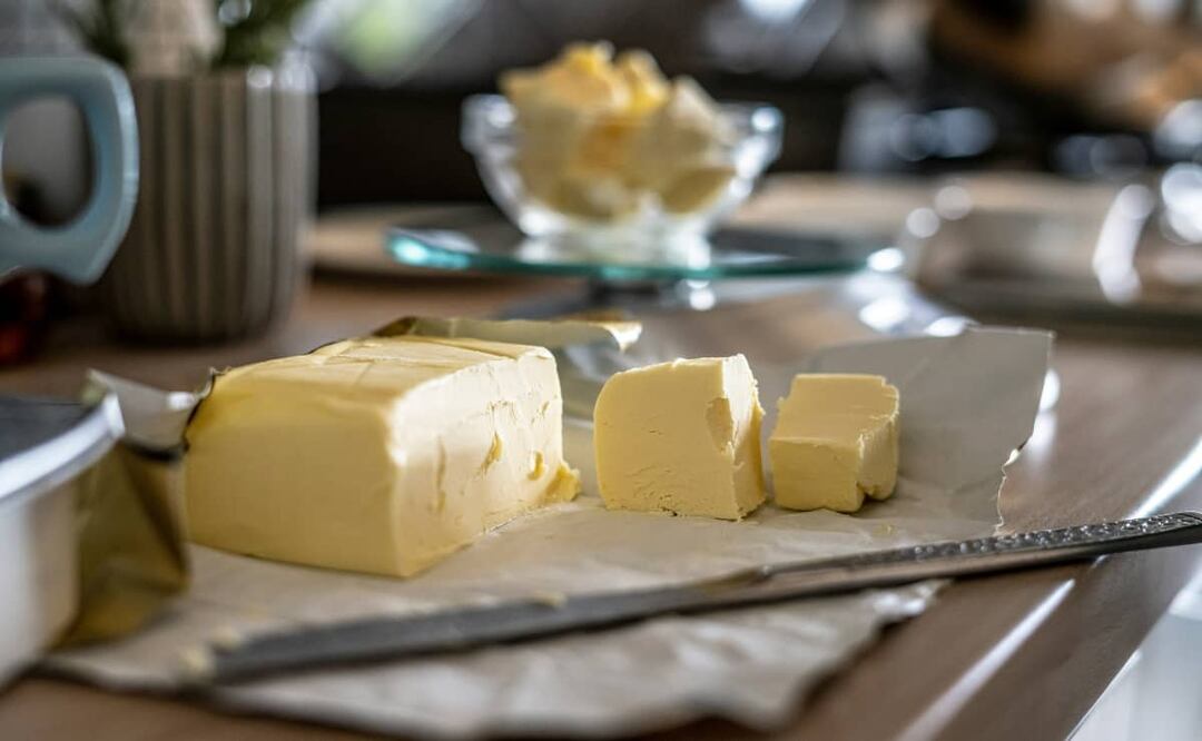La mantequilla y la margarina no son lo mismo, pues se elaboran de diferente manera y su sabor también cambia. Foto: Unsplash