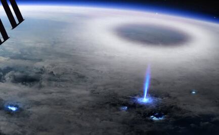 Así nace un rayo azul en la Tierra y asciende a lo más alto de la estratosfera