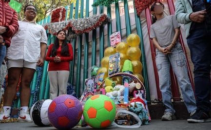 Estudiantes de la UNAM reparten juguetes a niños de Iztapalapa; "que no se olviden de la magia de este día"