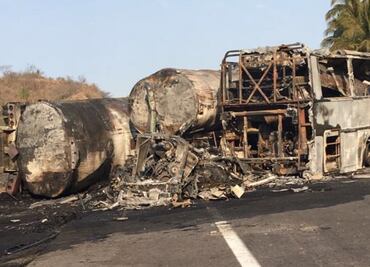 Autobús en Autopista Siglo XXI "ardió en llamas": testigo