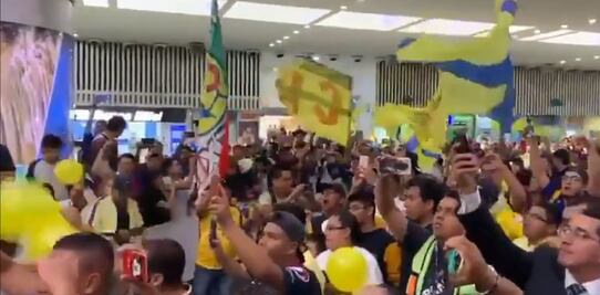 Medios confunden llegada de Memo Ochoa con la de Evo Morales 