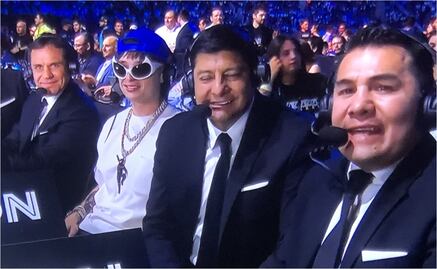 Peso Pluma debuta como comentarista de boxeo en la pelea del Canelo Álvarez