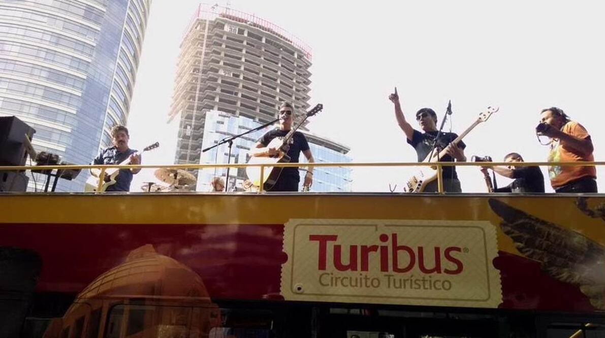 La banda aprovechó para anunciar su próximo concierto en el Auditorio Nacional en marzo del próximo año (TOMADA DE TWITTER: @TURIBUSCDMX)