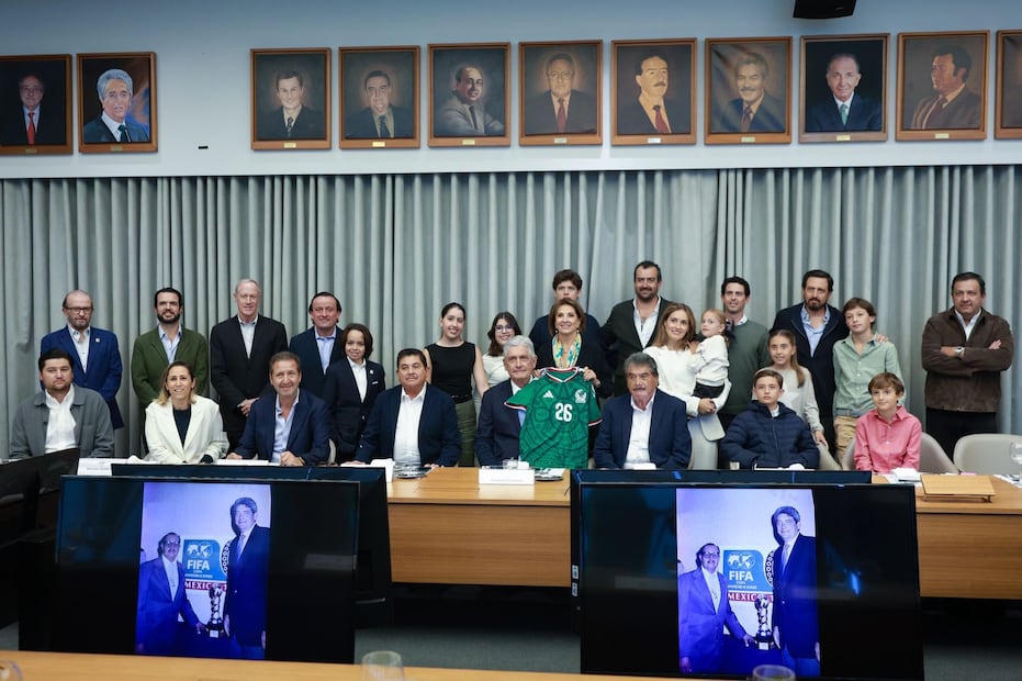 Federación Mexicana de Futbol reconoce el legado de Alberto de la Torre - Foto: Cortesía