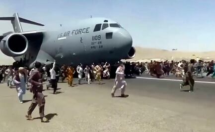 Descubren restos humanos en llantas de avión de EU asediado en Afganistán