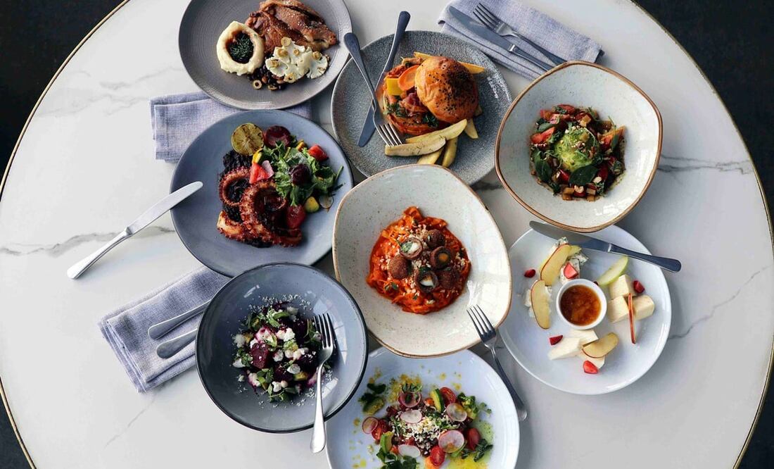 Nogal ofrece deliciosas opciones para disfrutar en casa, y también puedes disfrutar los Chiles en nogada de Arango vía app./Foto: Cortesía.