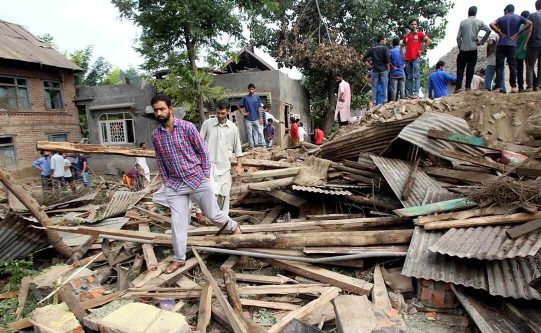 Mueren 11 al caer un muro en construcción en la India