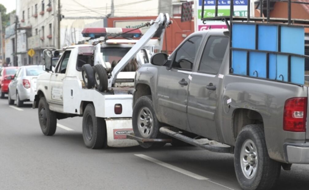 Operan 90 grúas piratas en Valle de Toluca, dice presidente de la Asociación de Grúas