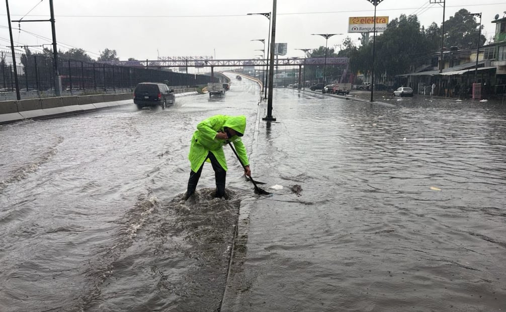 Lluvias generan afectaciones en CDMX; reportan encharcamientos, árboles caídos y viviendas dañadas.
Foto: Especial.