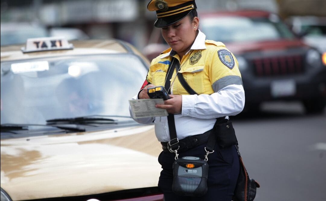 El programa Hoy no circula busca disminuir la contaminación en las grandes urbes como la CDMX. Imagen: Archivo El Universal 