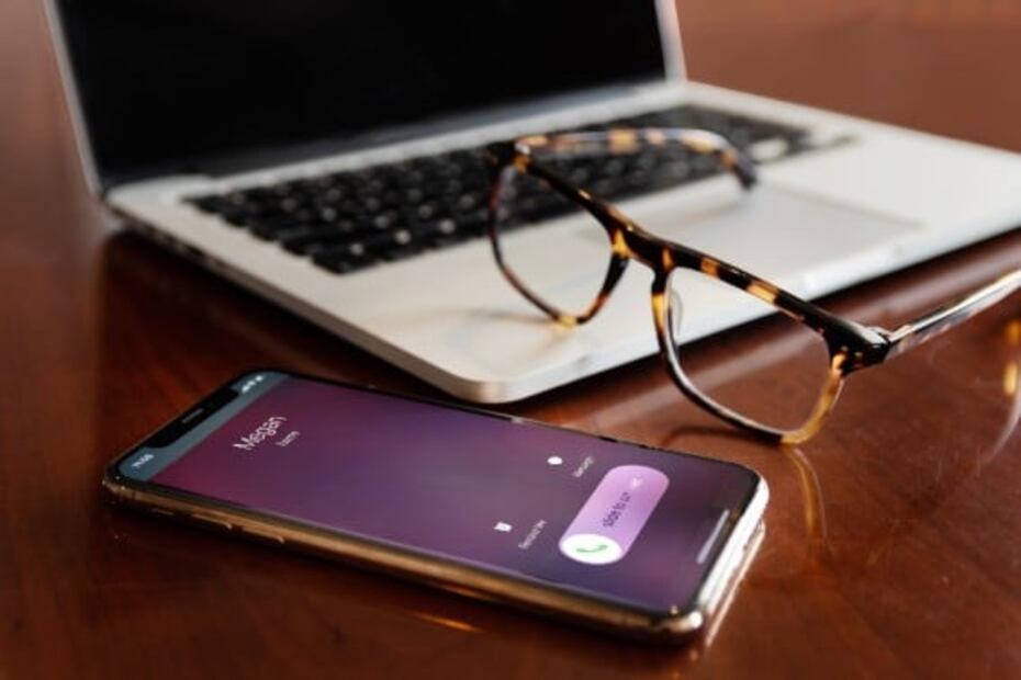 De esta manera podrás simular una llamada falsa a tu celular