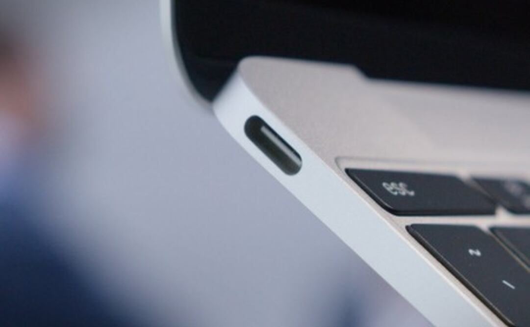 Antes que nada, debes asegurarte de estar usando el cable de carga USB-C correcto, que te permitirá una mejor experiencia de carga para tu dispositivo