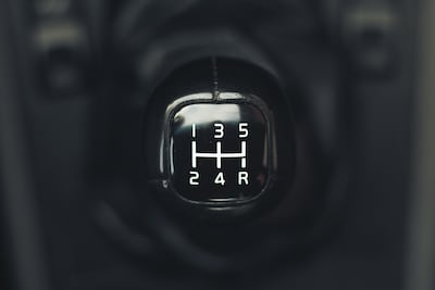 Tips para cuidar la caja de velocidades de tu auto