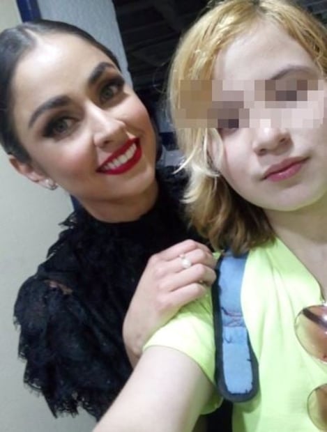Karla Fernanda, la joven que mató a su madre era fan de tomarse fotos con famosos