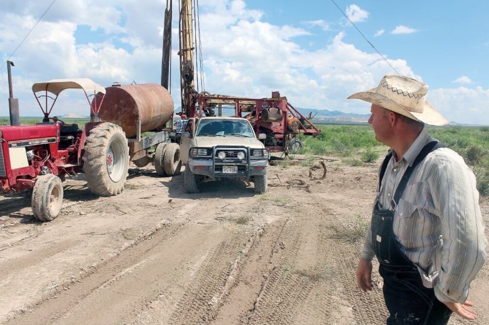 En la comunidad de Comanche, en el municipio de Sierra Mojada, Coahuila, se instalaron 26 familias menonitas que se dedican a la agricultura; desde 2009 han comprado 12 mil hectáreas en esta zona. (SILVIA HERNÁNDEZ Y FRANCISCO RODRÍGUEZ)