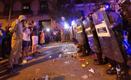 Policías arremete en Barcelona contra manifestación independentista