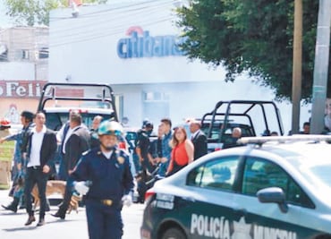 Abaten a hombre armado en banco