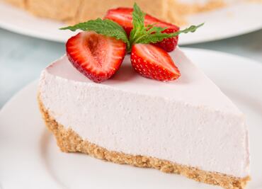 Haz un pay helado de fresa en casa