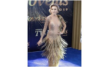 Angelique Boyer traía vestido al revés "para la buena suerte"