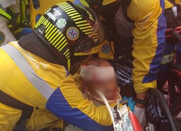 Video. Así fue el rescate de un hombre que quedó prensado tras carambola en Insurgentes Norte